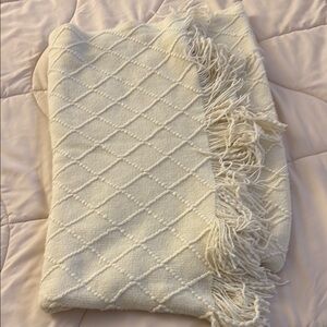 Elegant Cream Knit Blanket